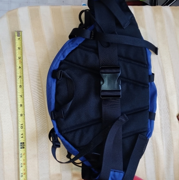North face fanny pack or "booty pack" ask called in NYC - Picture 2 of 3